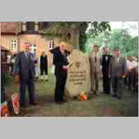592-1079 Juni 1989  -  Einweihung des Wehlauer Steins in Syke. Werner Lippke und Joachim  Rudat..jpg